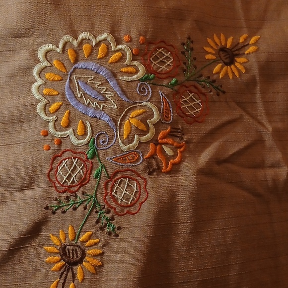 Beautiful Embroidered Tablecloth - Picture 8 of 11